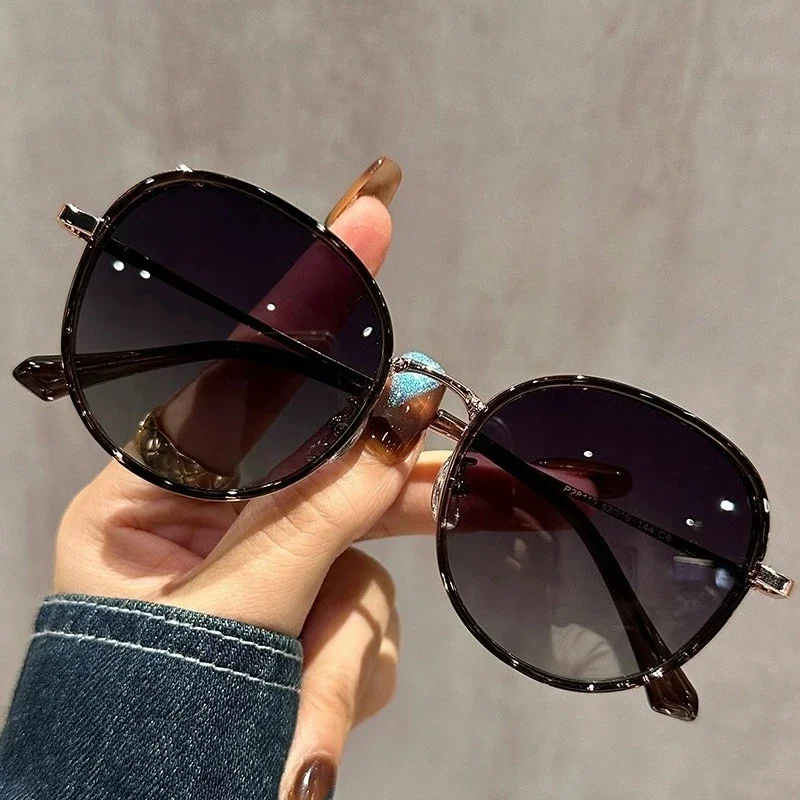 Fashion Round Polarized Sunglasses Unisex Retro Metal Frame Sun Glasses UV400 Lightweight Eyewear for Travel Outdoor Activities