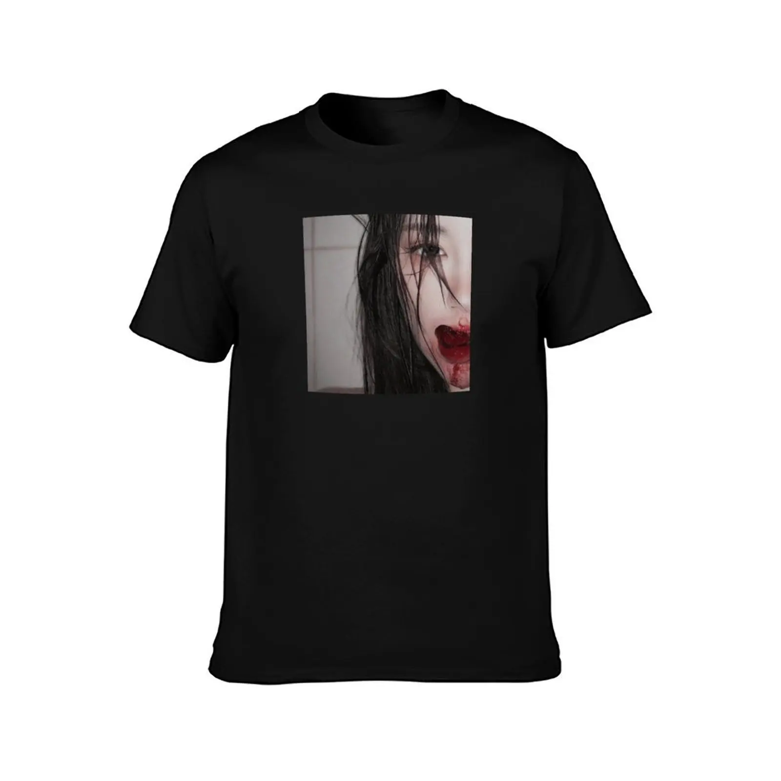 Mouth Bleeding Korean Model Aesthetic T-Shirt Minimalist Plain Crew Neck T-Shirt