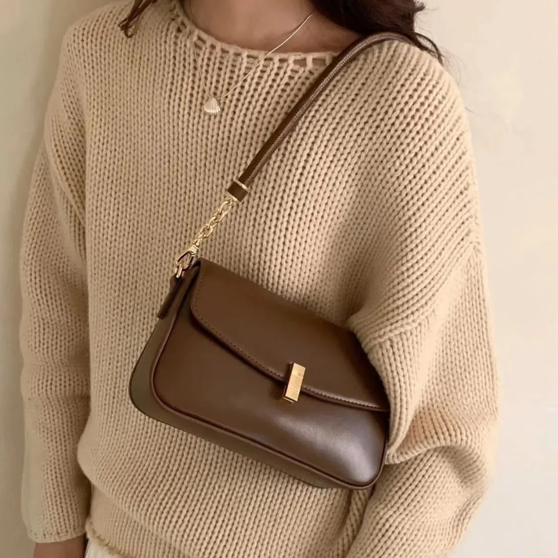 2024 Spring and Summer New Brown Underarm Female Bag with A Single Shoulder Crossbody Niche Design Texture Chain Bag