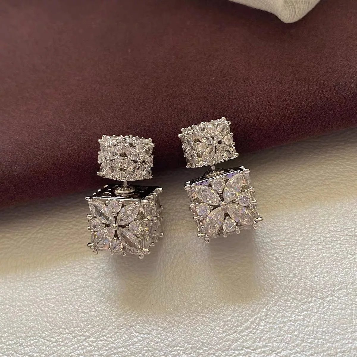 ZAKOL Luxuriöse Glänzende Zirkonia-Ohrringe für Damen, Quadratische CZ-Hängeohrringe, Brautschmuck für Hochzeiten und Partys – Detail 5