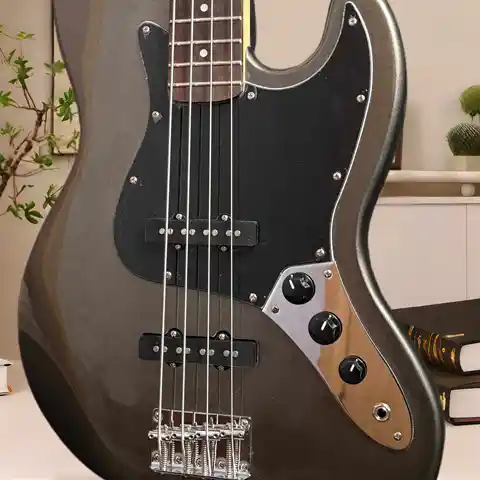 Handmade Bass Electric Guitar with Distinctive Tone and 4-String Jazz Style Suitable for Bands and Music Enthusiasts