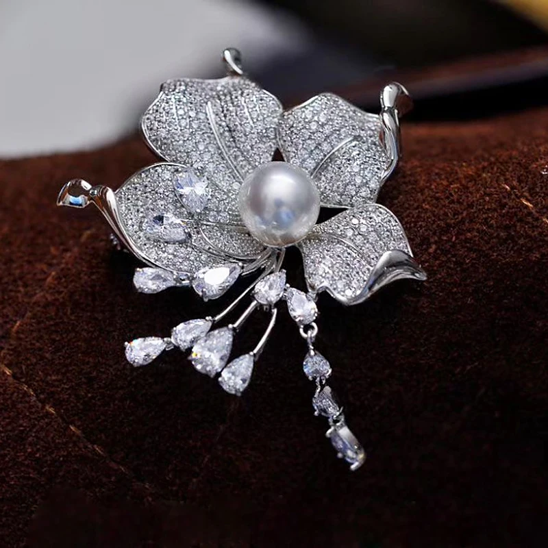 

MeibaPJ 10-11mm Natural White Pearl Flower Corsage Brooch Fashion Sweater Jewelry for Women Empty Tray