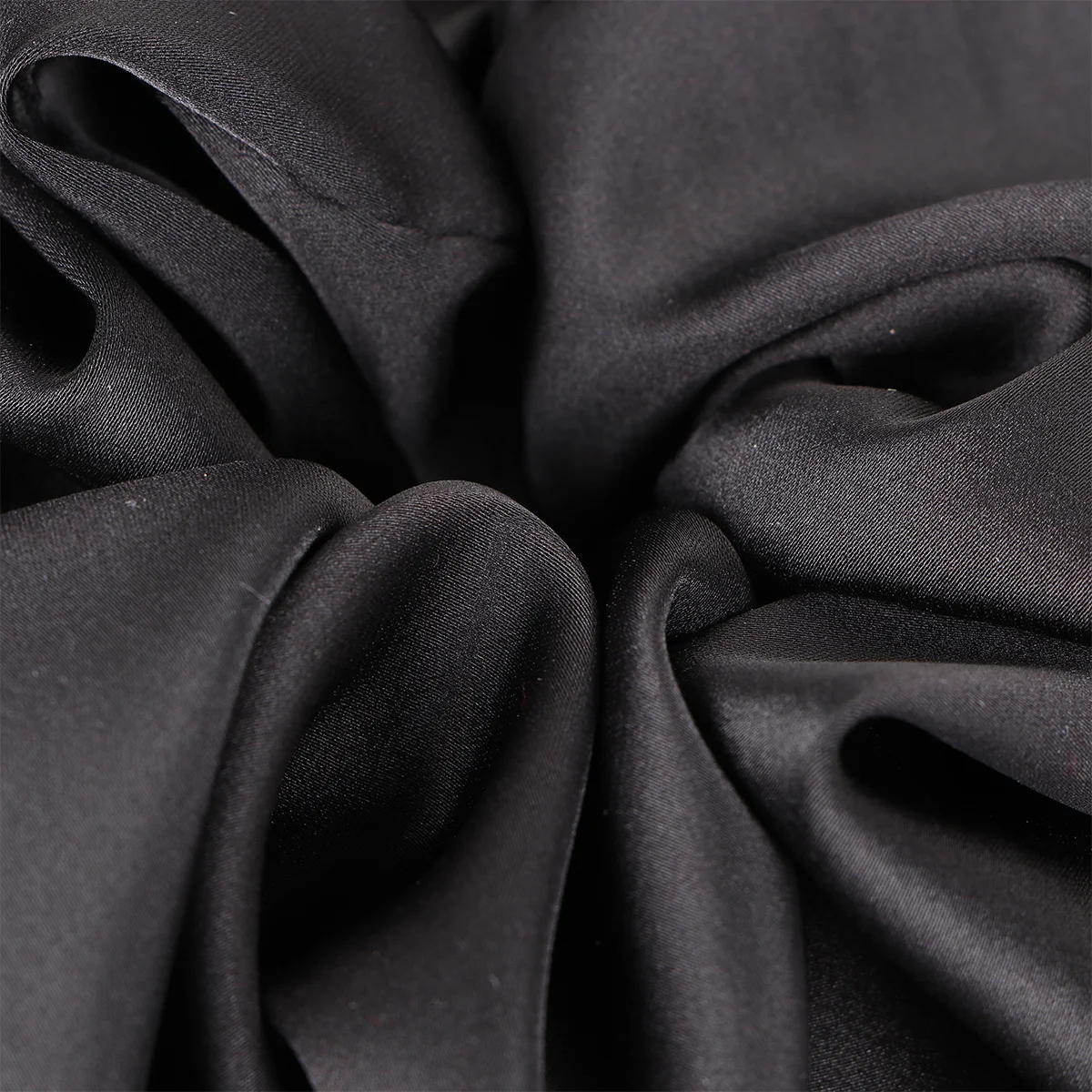 

2Pcs Hair Ties Imitation Silk Seamless Elastic Rope for Women Daily Wear Ponytail Holder Black White Fashion Hair Band