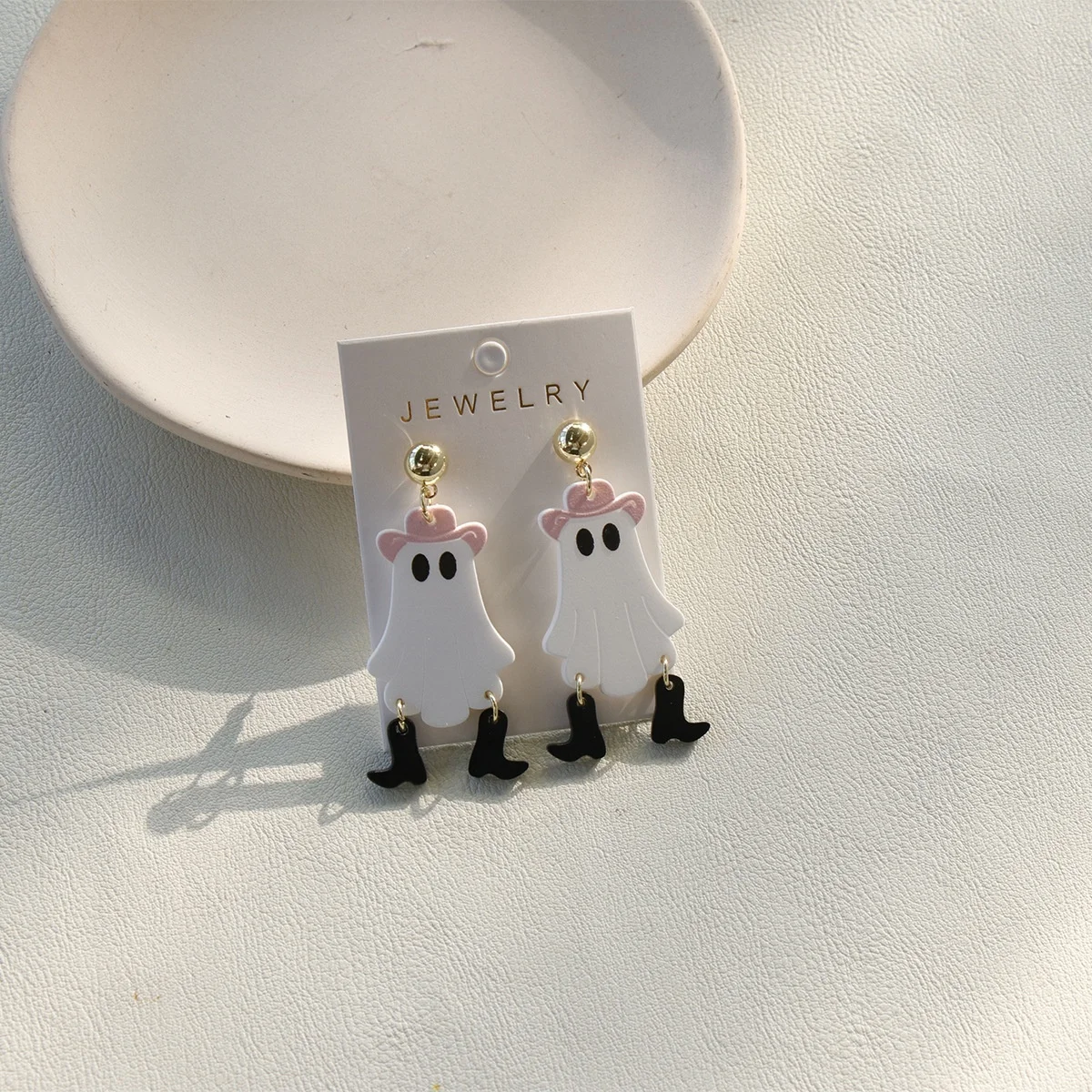 Asymmetrische Ohrringe aus Acryl mit schwarzer und weißer Katze, Kürbis, Fledermaus, Hexenhut für Frauen, Gothic-Blumen-Geister-Tropfenohrringe, Halloween-Schmuck – Detail 18