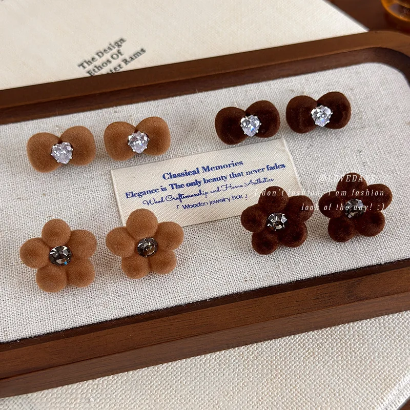 Brown Flocked Velvet Bow Flower Stud Earrings for Women Fall Winter Vintage Elegant Lightweight Rhinestone Premium Accessories