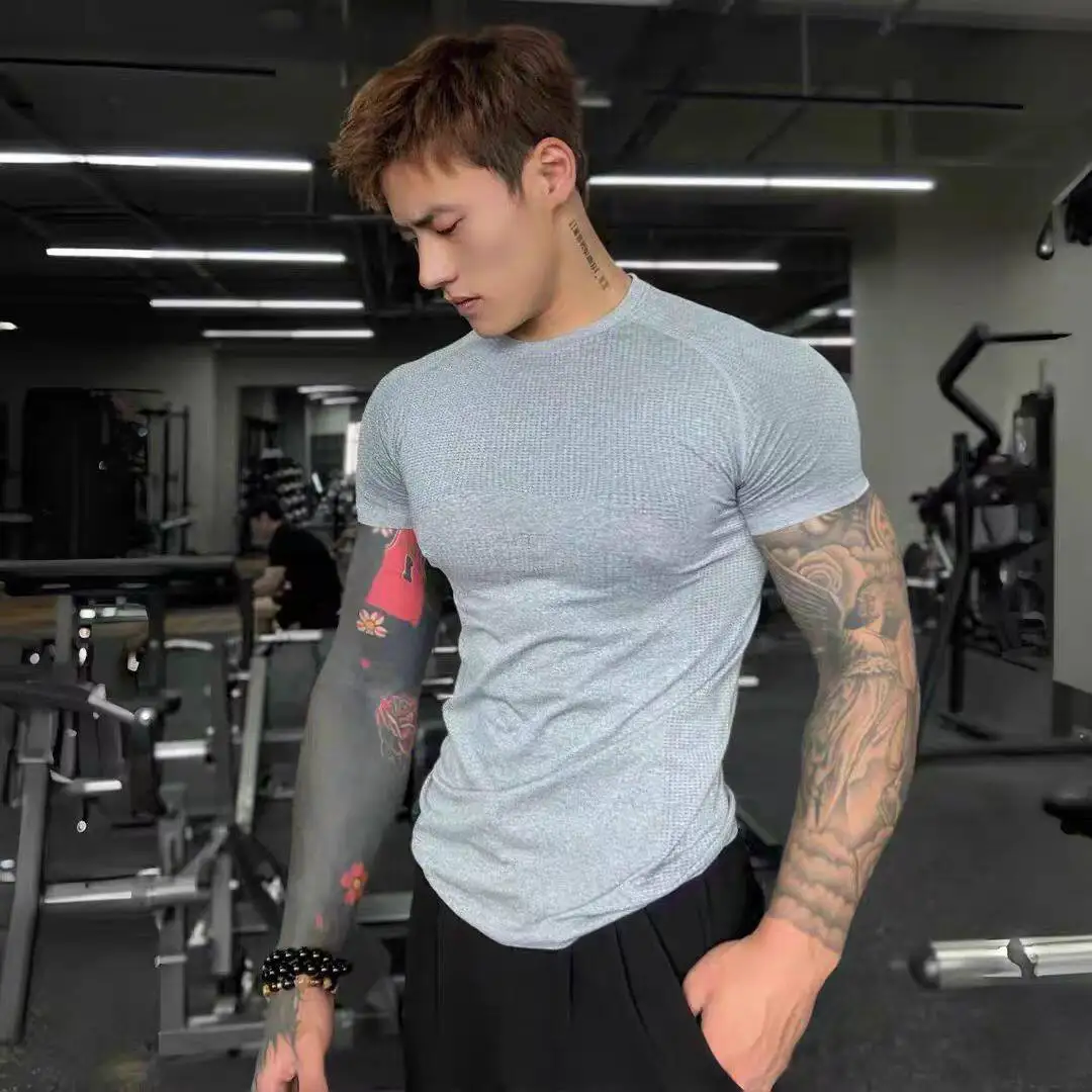 Schnelltrocknendes Fitness-T-Shirt für Herren, Slim-Fit-Muskel-Gym-T-Shirt, dehnbares Kompressions-Top für den Sporttraining – Detail 9