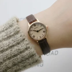 Einfache Damen uhren reloj mujer Luxus Design Leder uhr Damen Retro Quarz Armbanduhr Damen kleine runde Zifferblatt Uhr