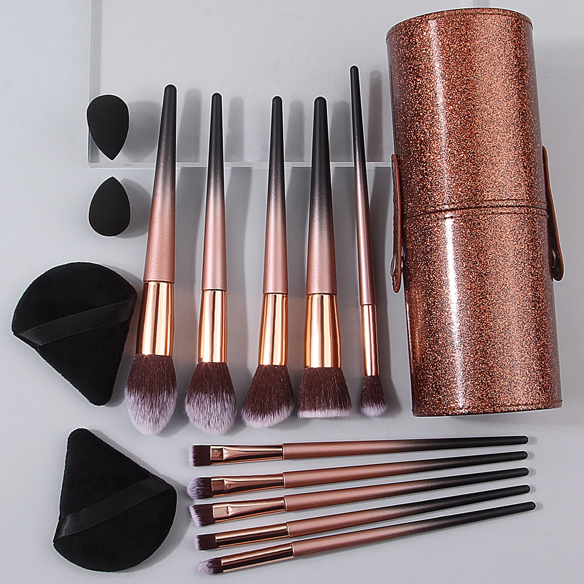 10-teiliges Make-up-Pinsel-Set, Farbverlaufsgriff + blitzbraune Aufbewahrungseimer, wird mit 2 Mini-Beauty-Eiern + 2 dreieckigen Puderquasten geliefert