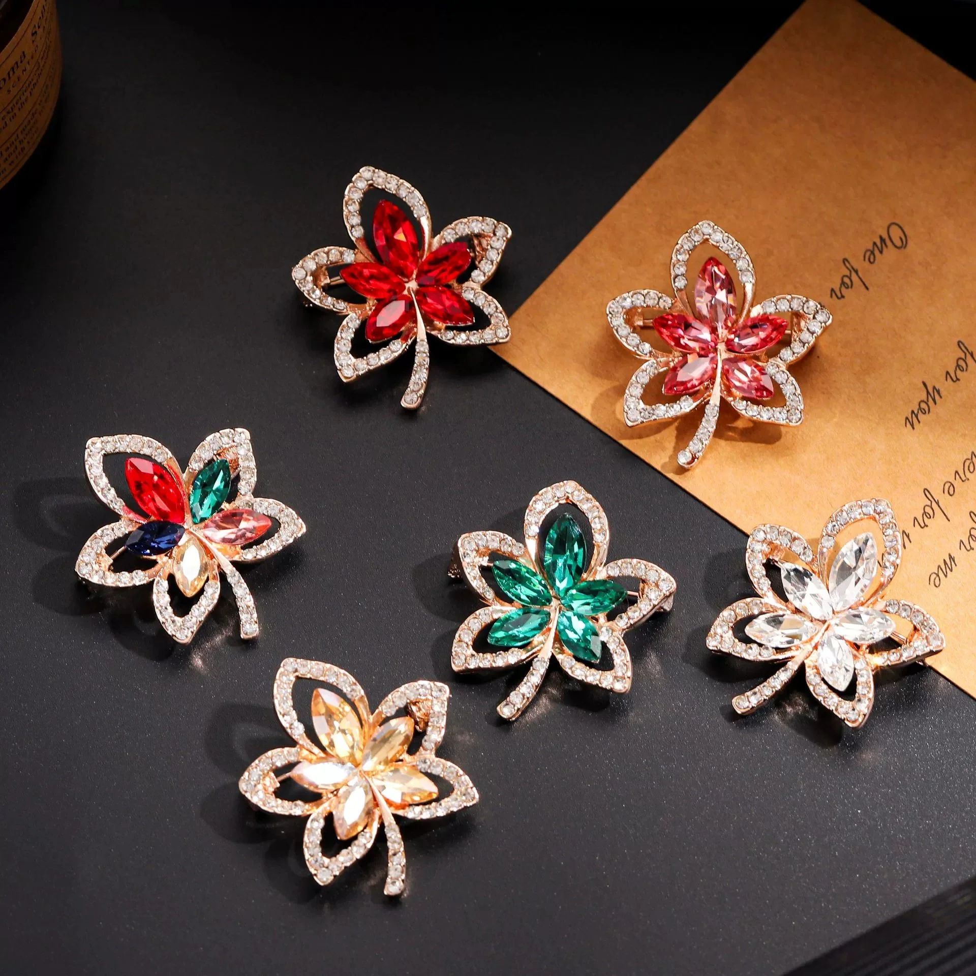 Women Accessories Bouquet - เข็มกลัดดอกไม้สไตล์เกาหลีสำหรับงานแต่งงาน ประดับคริสตัลและเพชรเทียม เครื่องประดับเจ้าสาว เข็มกลัดสำหรับผู้หญิง