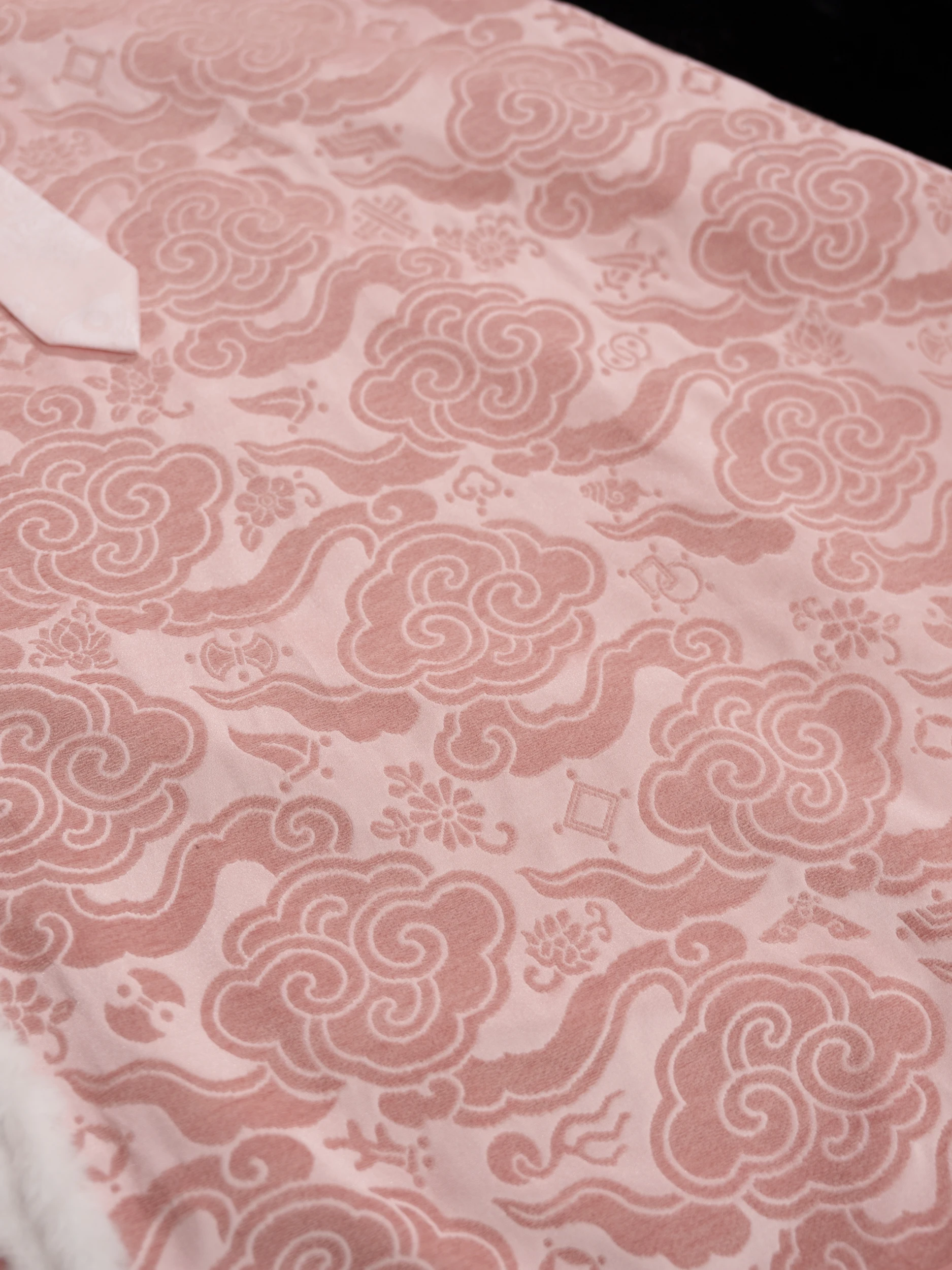 

High Quali Silk Simulation Zhangduan Hanfu Fabric Warm Soft Cloud Skirt Rainbow Velvet Thiened Traditional Cultural Sle...