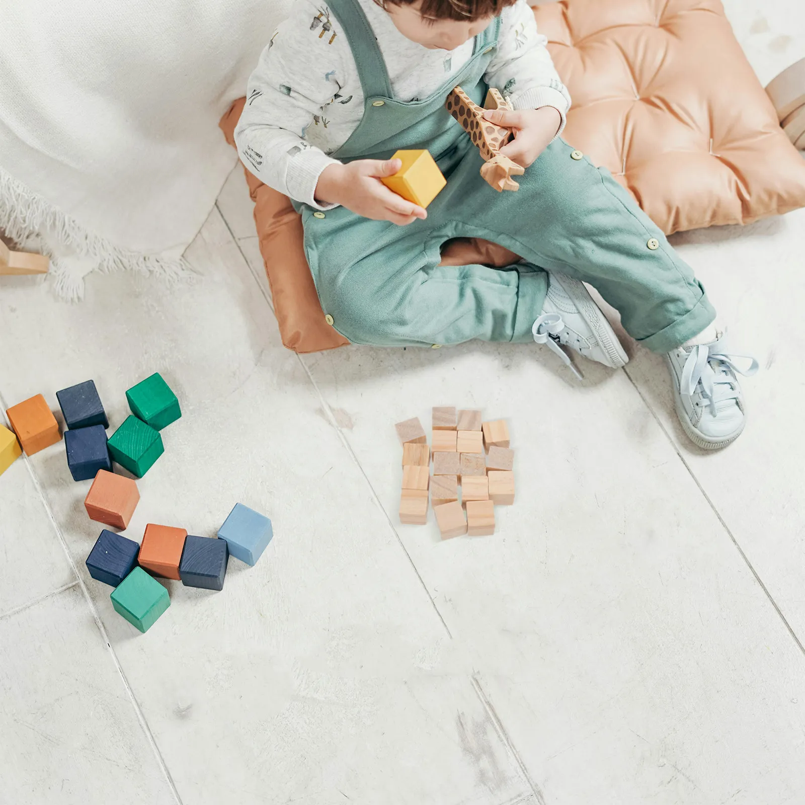240 Pezzi Blocchi di Legno per Bambini, Cubi Quadrati in Pino Naturale Non Trattato per Lavoretti Fai-da-Te, Pittura, Impilamento, Educazione in Classe
