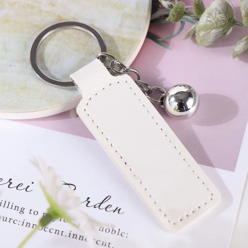 โลโก้ที่กําหนดเองพวงกุญแจเปล่า PU หนังเลเซอร์แกะสลักพวงกุญแจรถอุปกรณ์เสริมหลายสีส่วนบุคคล Key Chains