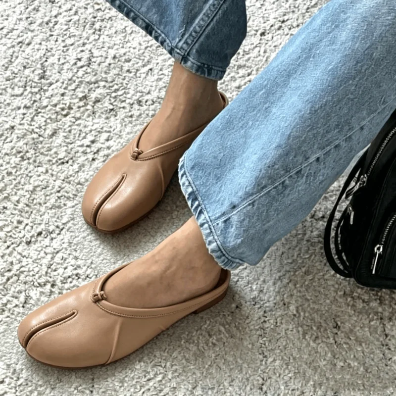 

Women's Split Toe Flat Mules Soft Faux Leather Backless Slip-On Shoes Lightweight Comfortable Loafers for Office Travel Everyday Casual