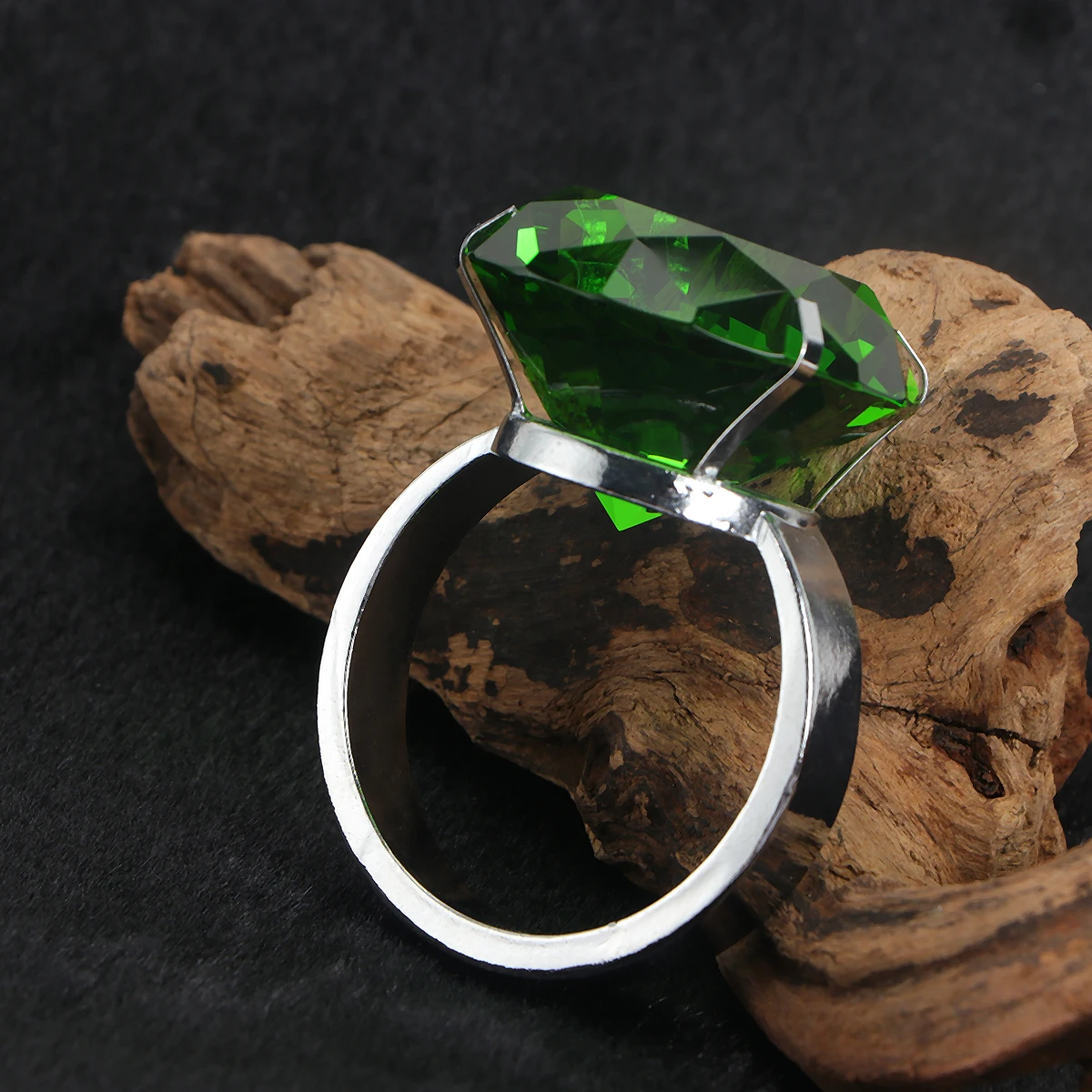 

1Pcs Crystal Napkin Ring Decorative Green Napkin Holder Table Decor for Wedding Banquet Prom Birthday Party