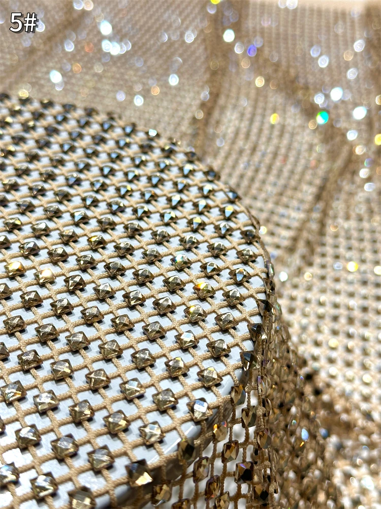 

Изысканная уникальная роскошная ткань из сетчатого кружева с ручной вышивкой стразами 6*6, высочайшего качества, для свадебных платьев и женских нарядов.