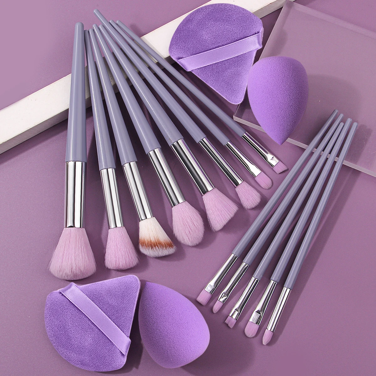 El juego de brochas de maquillaje moradas de 17 piezas incluye un pincel de maquillaje facial multifuncional/hueso de huevo/puñuelo en polvo en forma de abanico