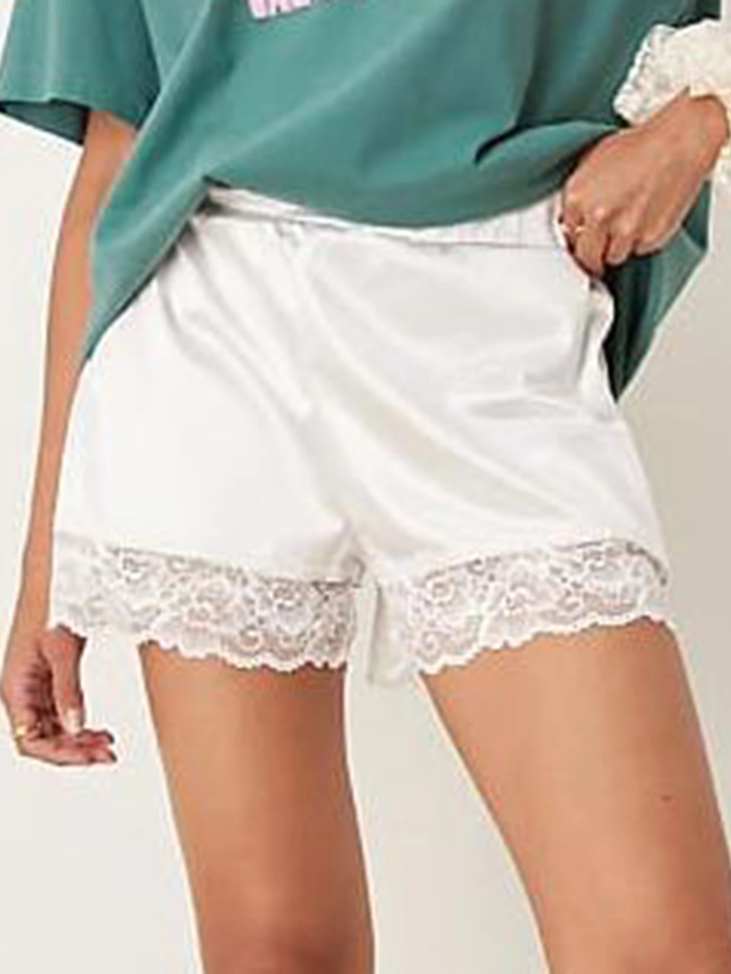 Pantaloncini pigiama da donna in seta con delicato bordo in pizzo, comoda cintura elastica, mutandine francesi per abbigliamento da casa