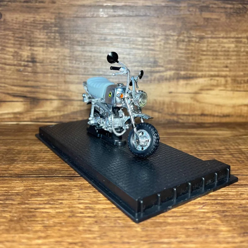 Diecast 1:24 Scale Classic GORILLA Spring Collection 1999 Alloy Motorcycle Model Finished Product Simulation Toy Static Model