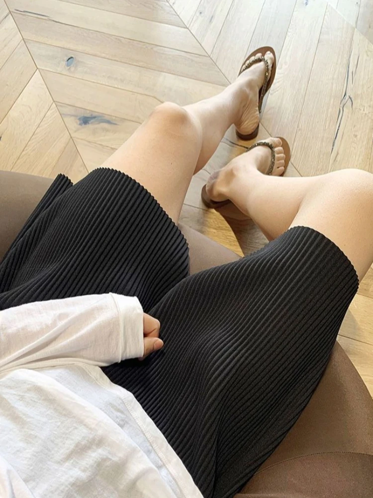 Women's Summer Thin Casual Elastic Waist Shorts Breathable Comfortable Loose Wide Leg Solid Color Fashionable Shorts Women