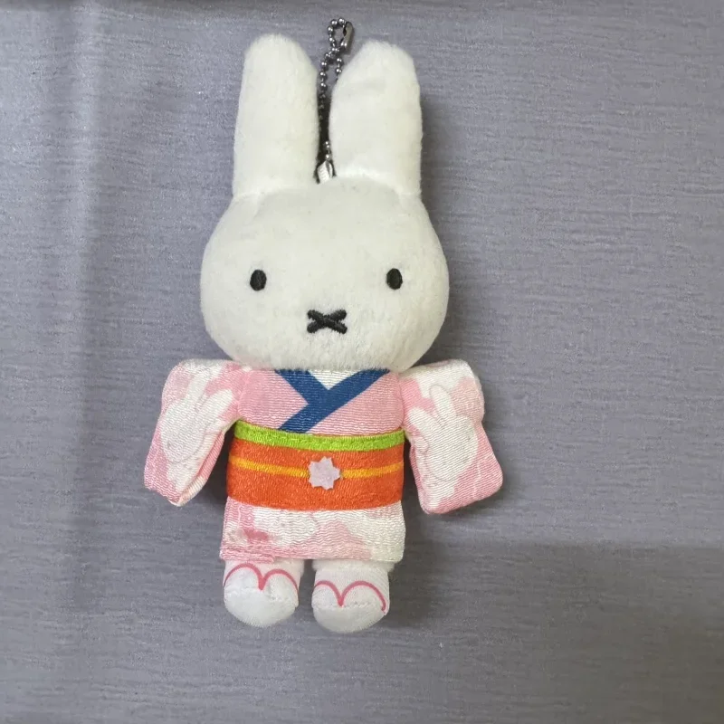 

Модный мультяшный кролик Miffy Kawaii, плюшевый брелок с вишневым цветком, аксессуар для рюкзака для пары, подарок на Рождество и праздник для мальчиков и девочек