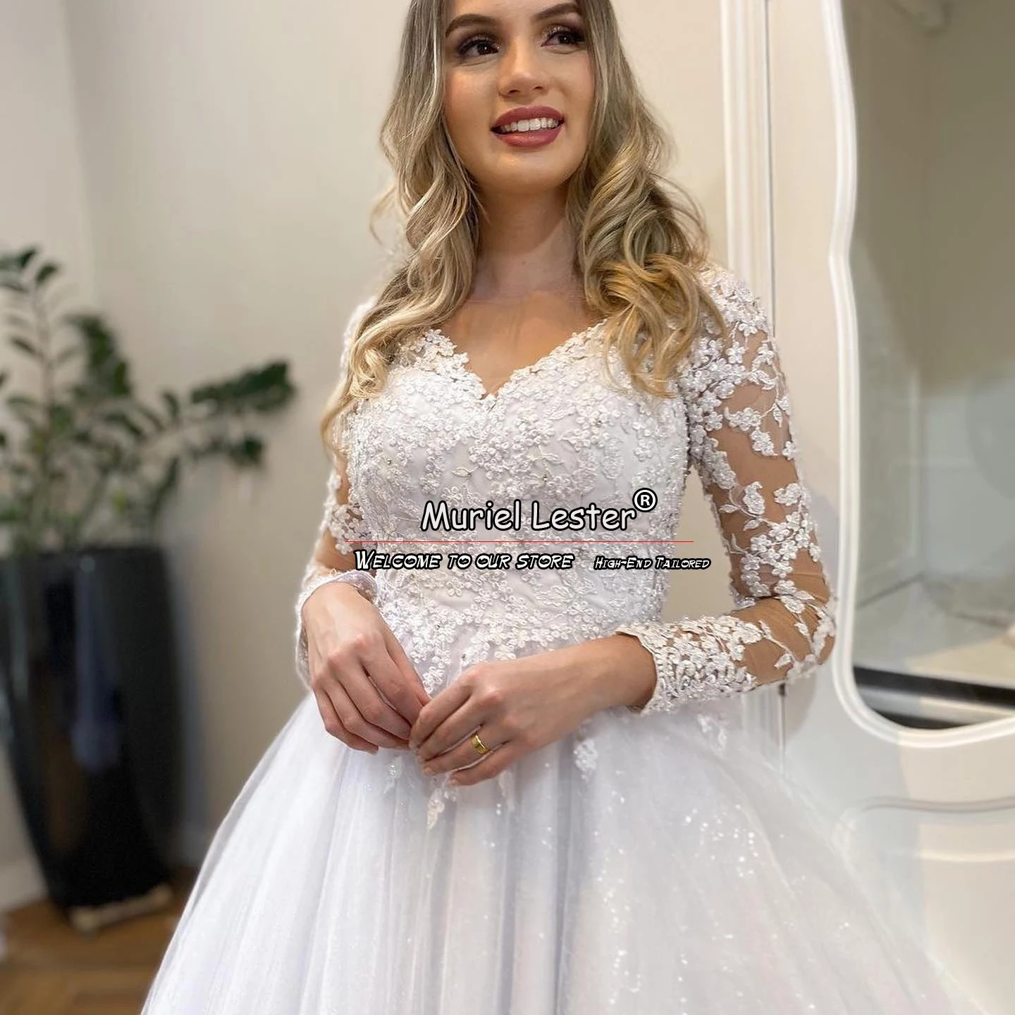 Sprankelend Een Lijn Trouwjurken Nude Tule Lange Mouwen Bruidsjurken Custom Witte Appliques O Nek Formele Feest Vrouwen Kleding