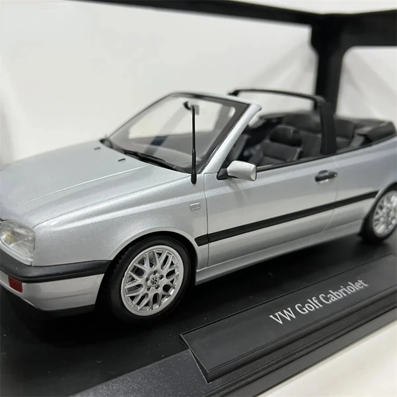 

1:18 1995 VW Golf Cabriolet High Simulation Diecast Car Metal Alloy Model Car VOLKSWAGEN toys for Kids collection gifts P74