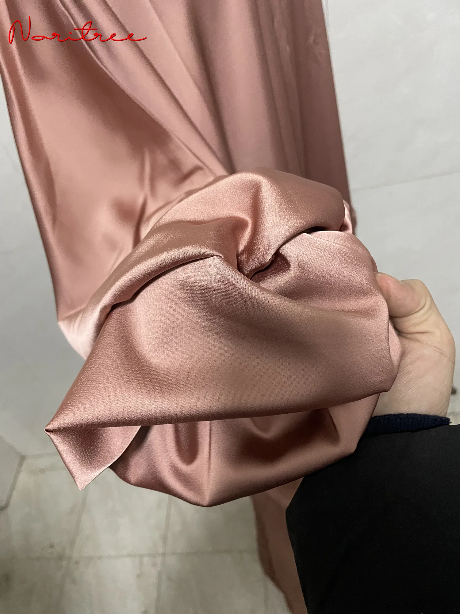 Ramadan Eid Fashion Puff Sleeve Loose Muslim Abayas Soft Robe Musulmane Abaya Elegant Silky Muslim Arab Worship Service Clothing