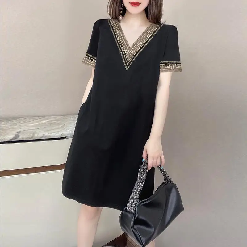 2023 Summer New Korean Loose Hollow Out Patchwork V-Neck Lace Short Sleeve Black All-match Pockets Midi Dress for Women\'s