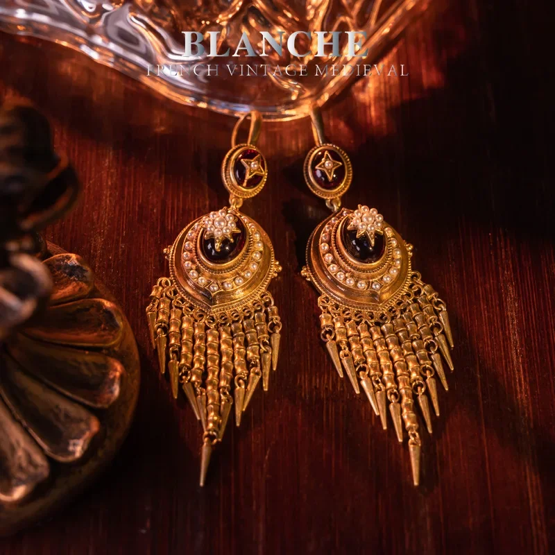 European and American Fashion Vintage Classic Three-dimensional Niche Design Glory Badge Brooch Earrings Jewelry Set