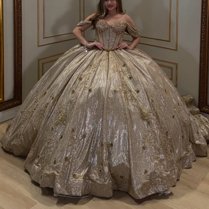 

Champagne Shiny Off Shoulder Quinceanera Dresses Applique Flower Beading Crystal Tull Corset Party Birthday Sweet 16 Dress Vesti
