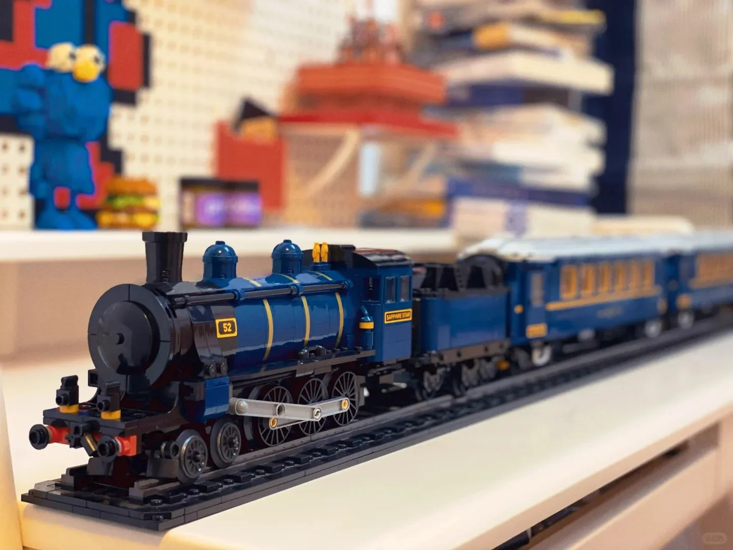 

2540pcs Desktop Ornaments Hot Selling Classic 140th Anniversary Collection Large Train Track Compatible 21344 Children's Gifts