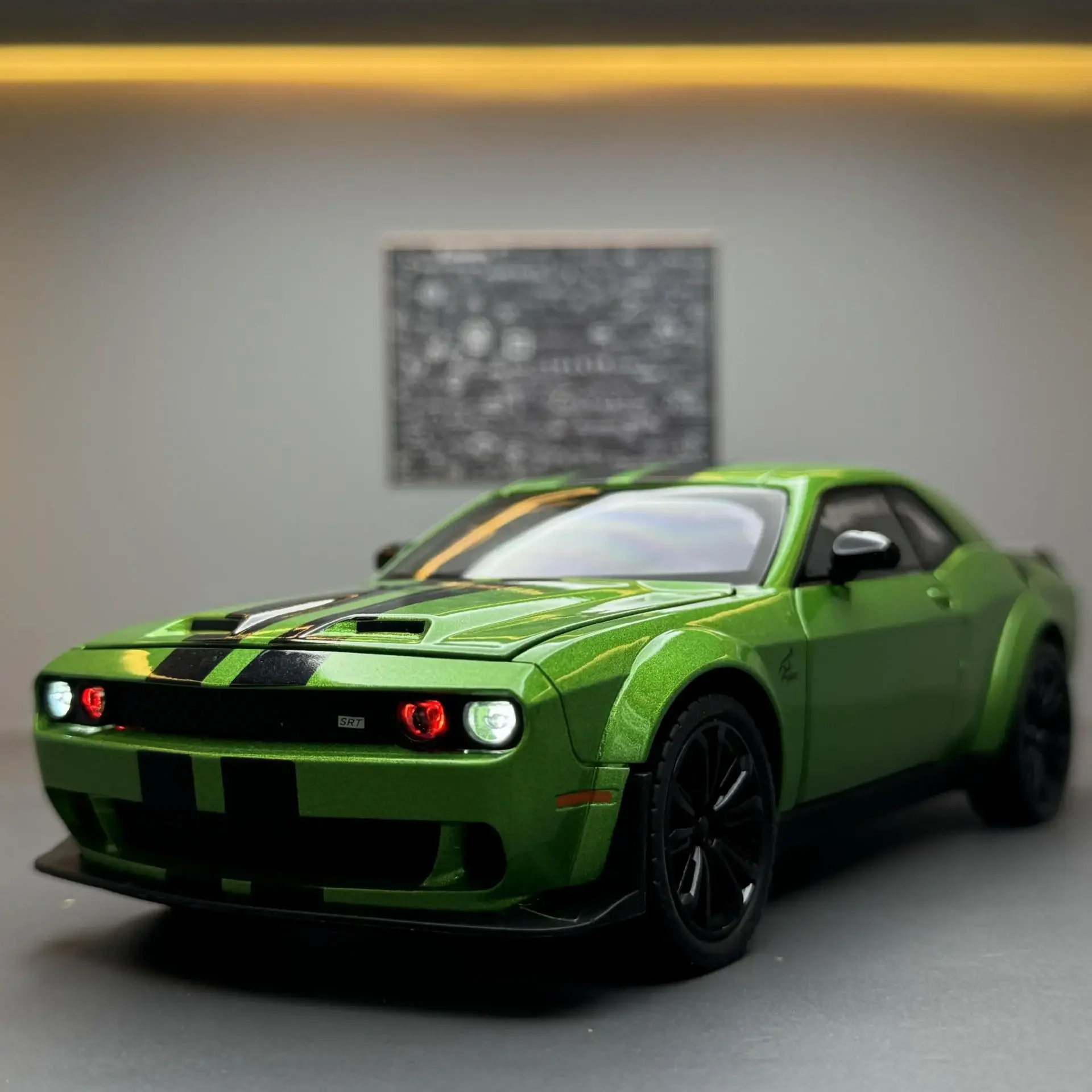 

1:22 сплав Dodge Challenger SRT Hellcat литые модели муслатных транспортных средств игрушечный металлический спортивный автомобиль со звуком искусственные детские игрушки в подарок