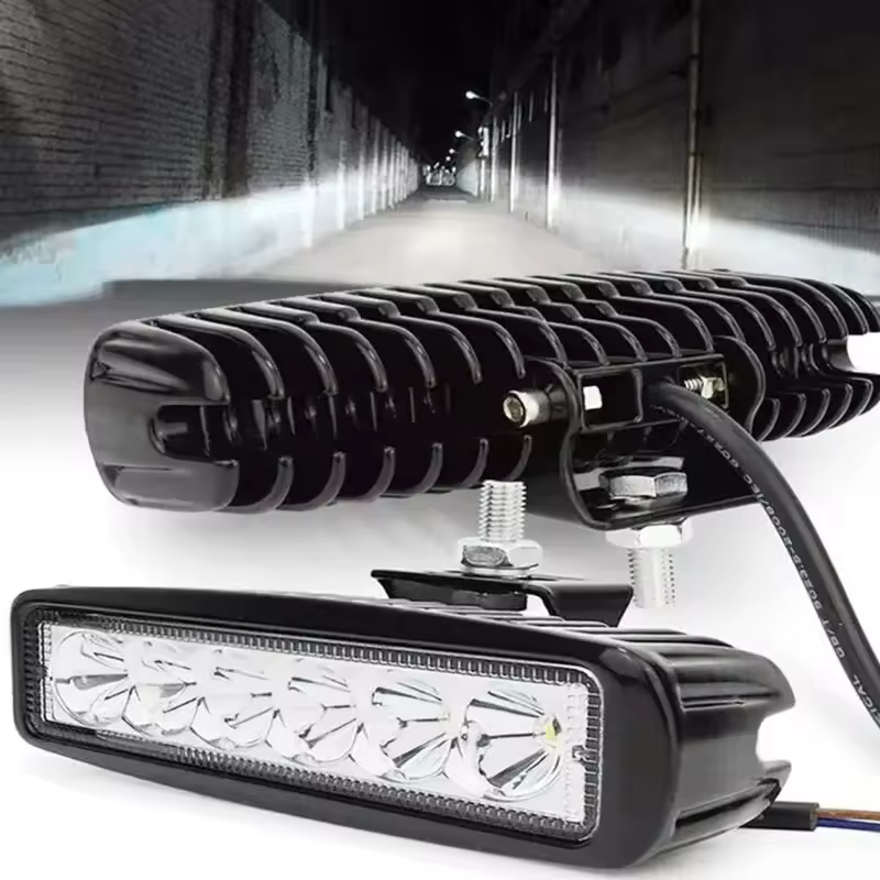 Luz LED de trabajo para coche, foco de alto brillo, Universal, todoterreno, automóvil, camión, conducción, faros antiniebla, lámpara de conducción DRL, 12V, 18w, 6 LED