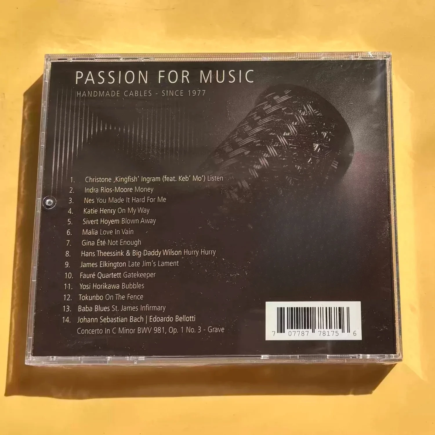 Disco de Teste de Referência de Áudio Hi-Fi Profissional, Capa Minimalista com Texto em Tom Escuro, Avaliação de Som em Alta Resolução, Item Colecionável