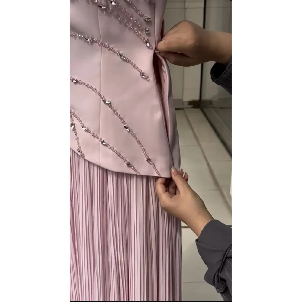 فستان سهرة وردي مخصص برقبة دائرية وأكمام طويلة فساتين أنيقة كريستال على شكل حرف A طول الأرض فساتين زفاف الضيوف 2025