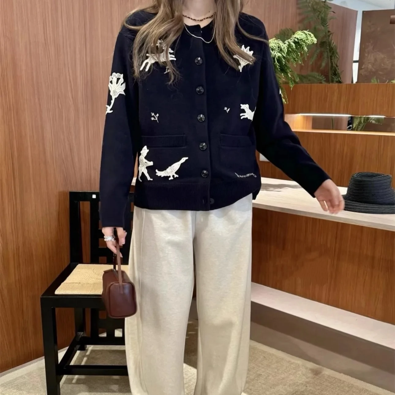 

【Gift Free】2025 Winter Women Patch Animal Embroidery 100% Wool Single Breasted O-neck Sweater