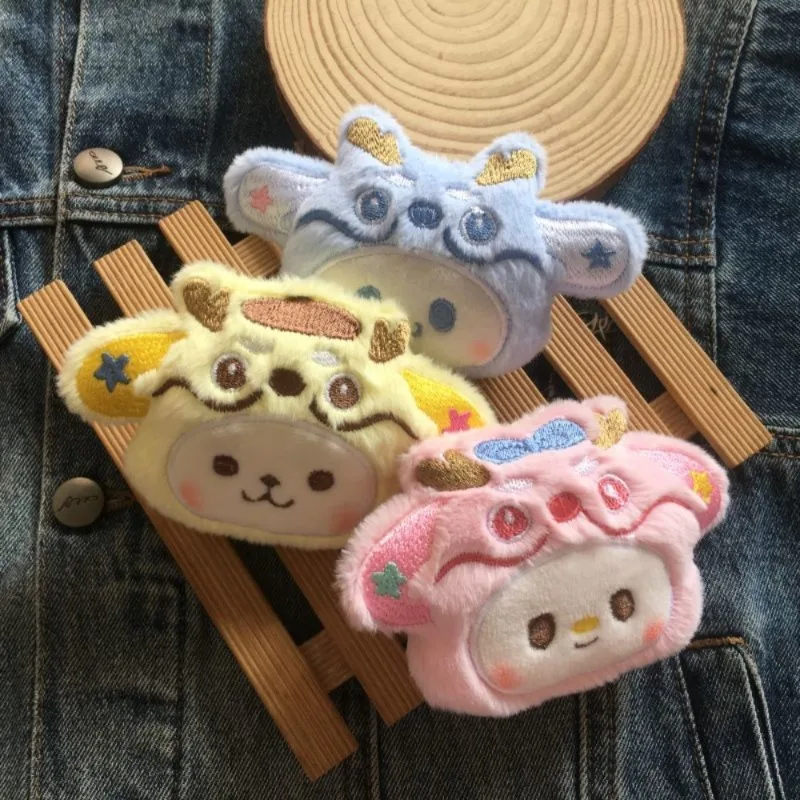 ハローキティシナモロールアニメかわいいサンリオファッション素敵な人形ブローチかわいい漫画学生通学服装飾おもちゃ