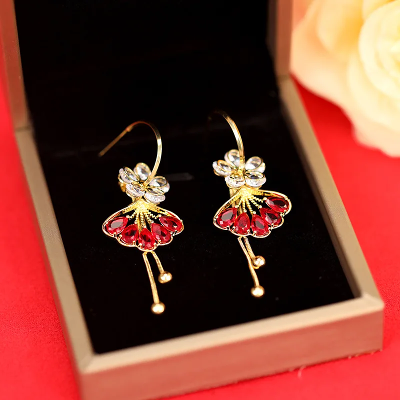 Pendientes elegantes con forma de abanico dorado y circonita roja para mujer, accesorios de aleación de cristal a la moda, joyería, regalo para niña, ropa de fiesta y oficina