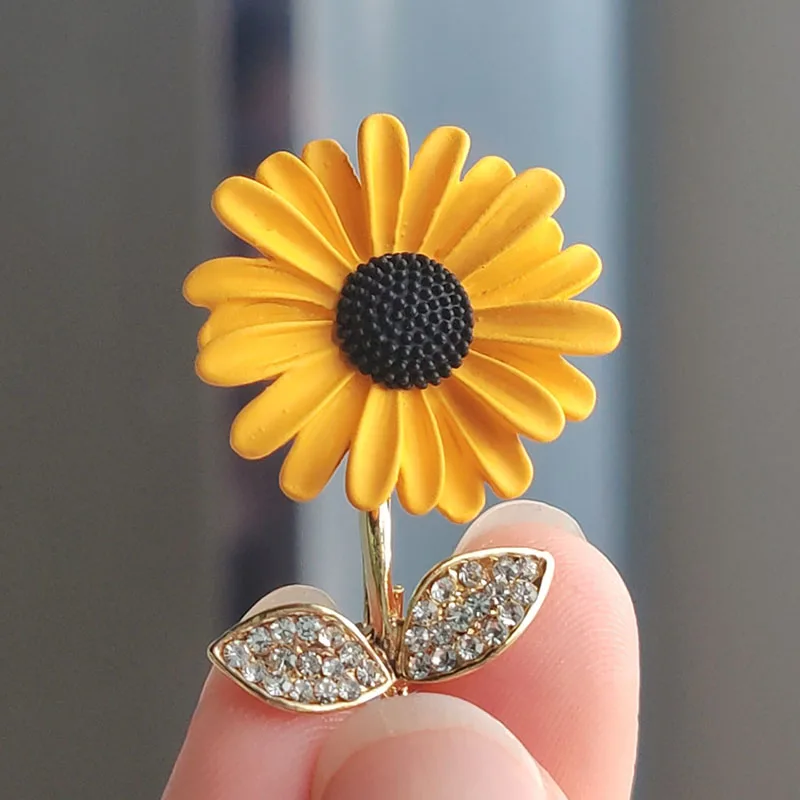 Trendy Sunflower Metal Brooch Exquisite Rhinestone Leaf Lapel Pins Fashion Jewelry Accessories for Women Clothing Suit Decoration Badges Ideal Gift for Friends Family
