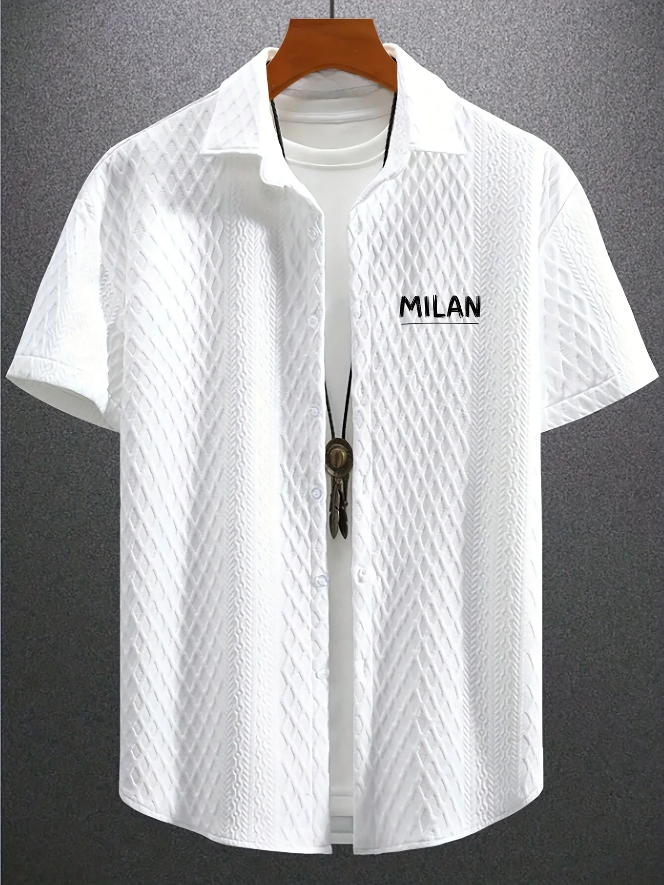 Las camisas de moda para hombre de verano 2025 estampadas con patrones MILANl son muy llamativas para piscinas de fiesta.