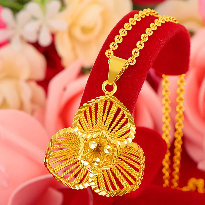 

Solid Gold Gold New Cutout Flower Pendant Heart Pendant Women's Necklace Exquisite Gold Jewelry