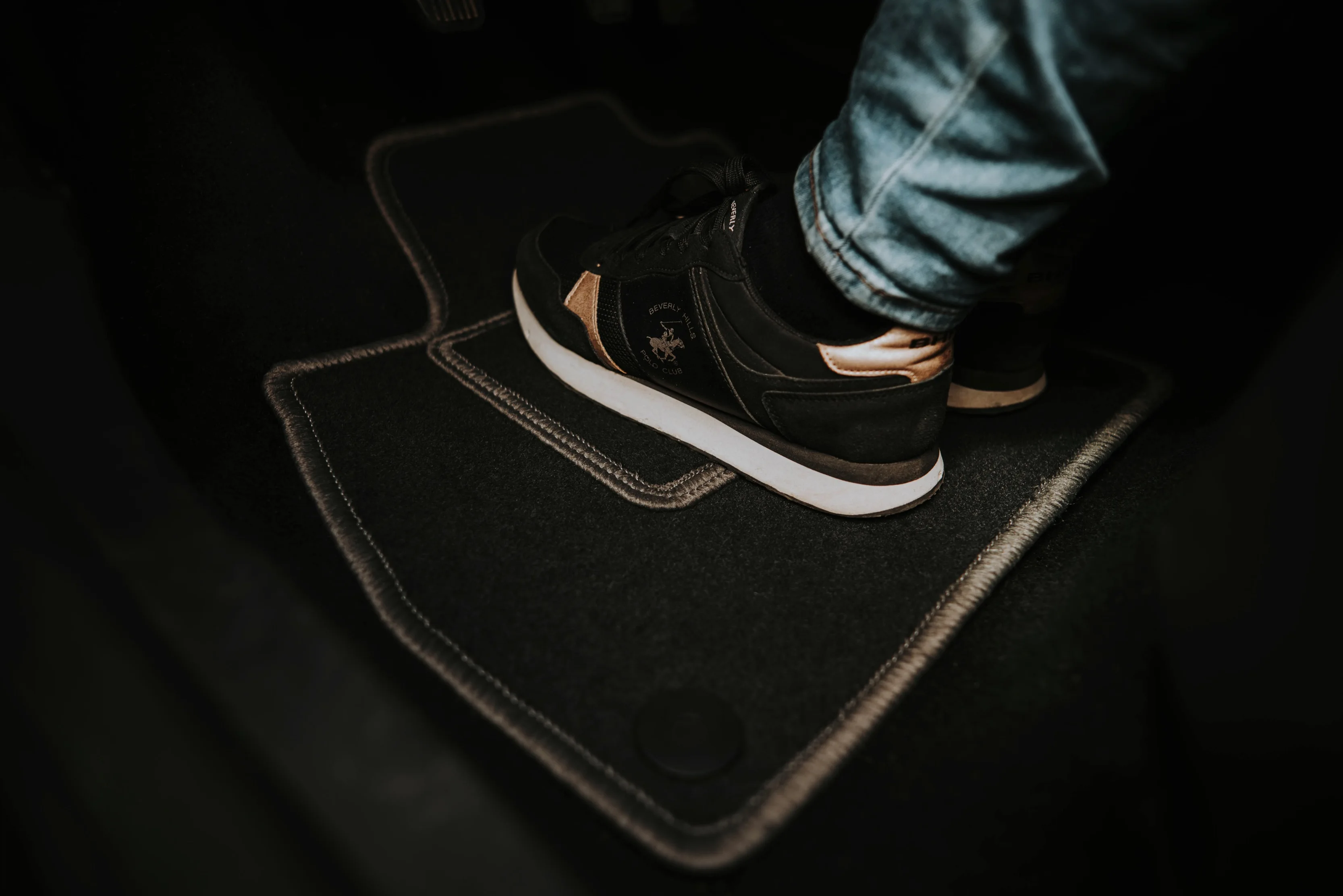 Tapis en velours pour conducteur pour Audi A4 B6 berline, break, cabriolet, Avant (2001-2004) - couleur graphite (1 pièce)