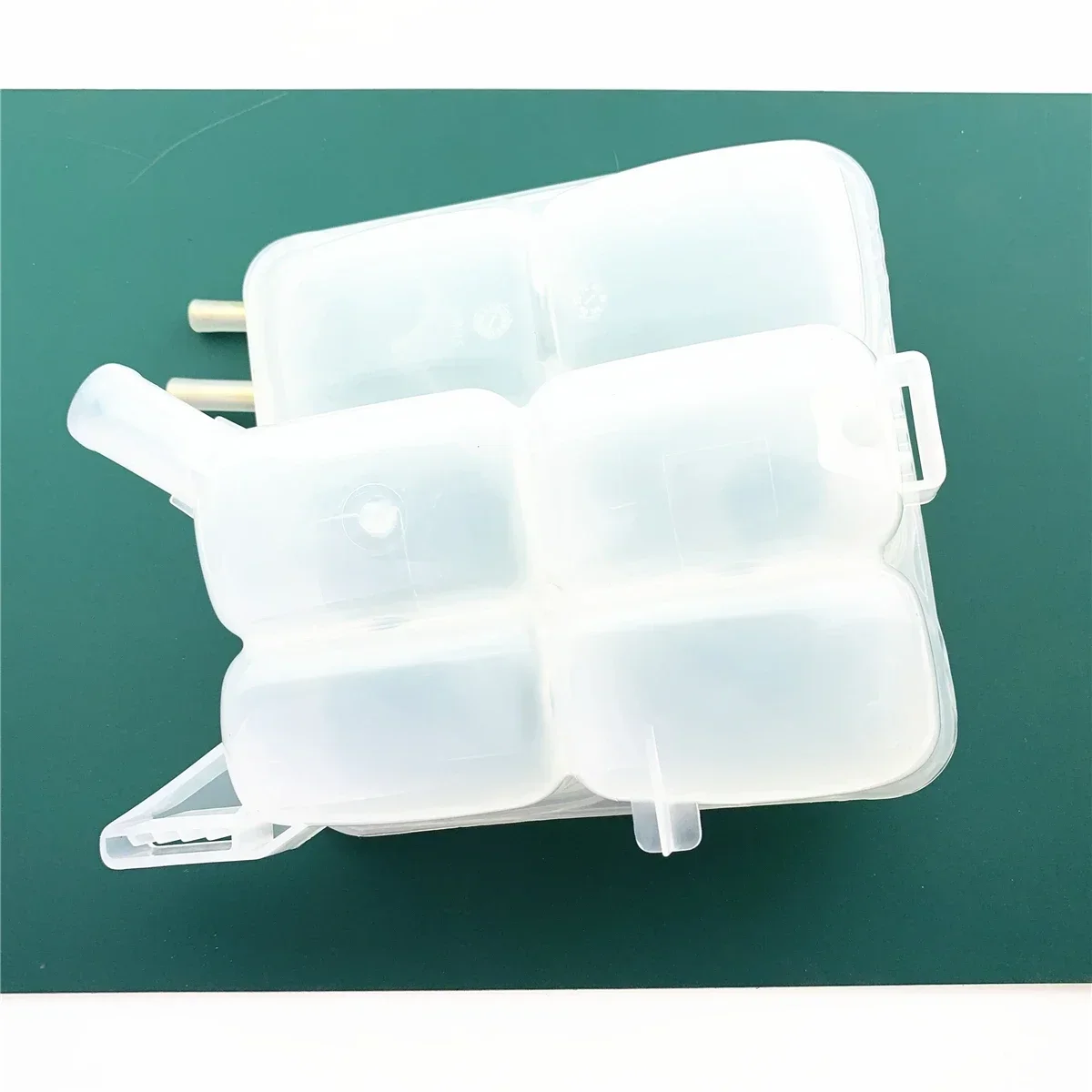 For  Mazda 3 Star Galloping Classic Focus Auto Parts Water Tank Sub Kettle Coolant Return Kettle Antifreeze Kettle