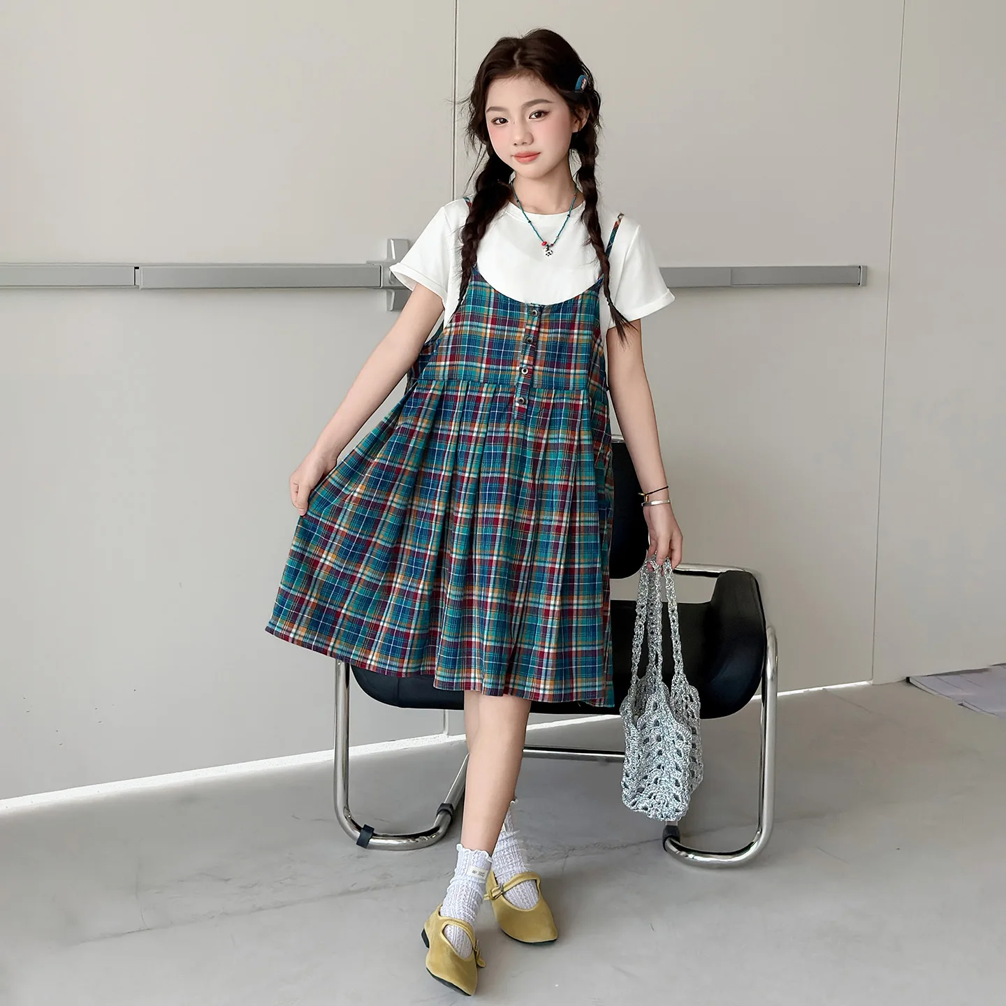 Girl's forest style camisole dress set for 2026 summer, new style for big kids, fashionable and fresh, layered plaid skirt