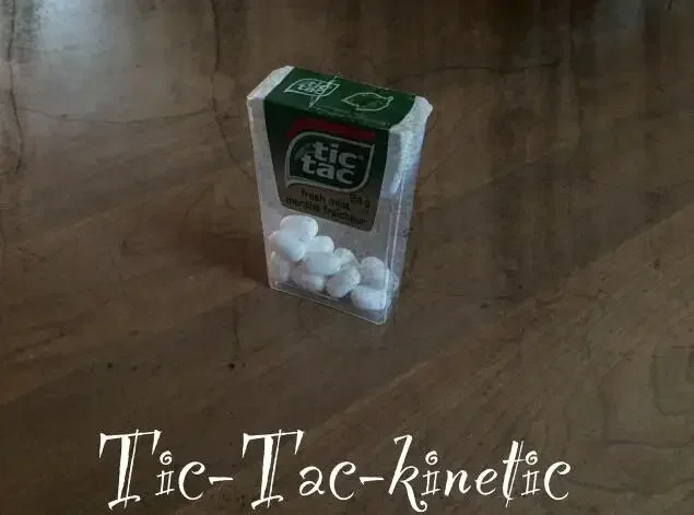 Tic-Tac-Kinetic autorstwa Alfreda Dockstader - Magiczne sztuczki