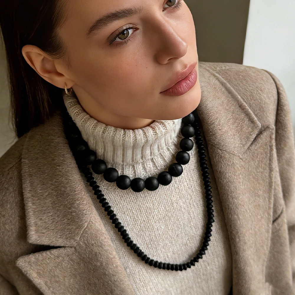 Collar Moderno Minimalista con Cuentas Negras en Capas - Accesorio Imprescindible para Brunch, Citas y Atuendos Elegantes con un Toque Sutil