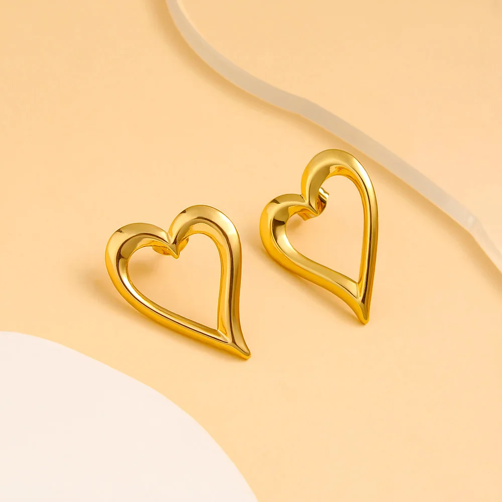 DIY accessories Fashionable simple hollow stainless steel love earrings female niche design European and American heart-shaped s