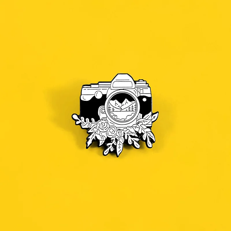 Vintage Camera Enamel Pins Custom Black White Badge Brooch for Bag Clothes Lapel Pin Outdoor Photography Jewelry Gift for Friend