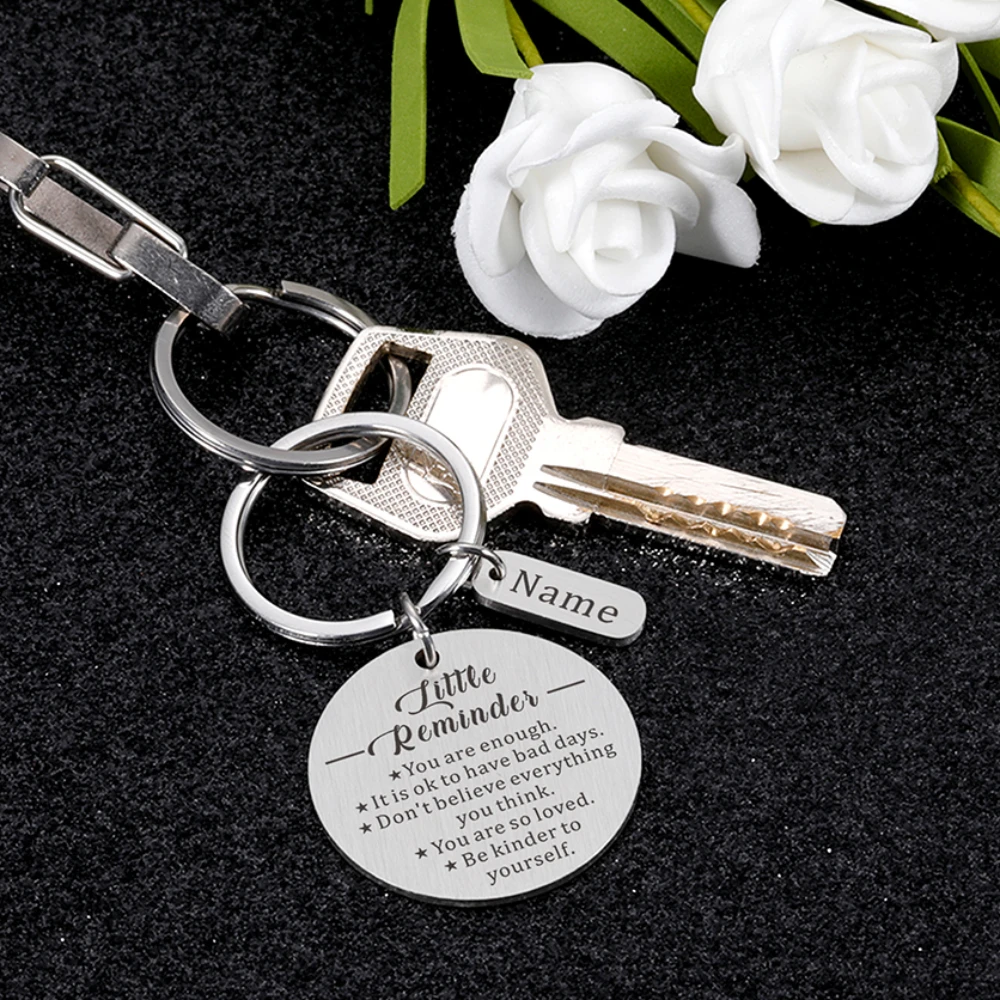 Kişiselleştirilmiş İlham anahtarlık özel isim anahtarlıklar onun için onun olumlu hatırlatma anahtarlık için doğum günü hediyesi fikirler arkadaş