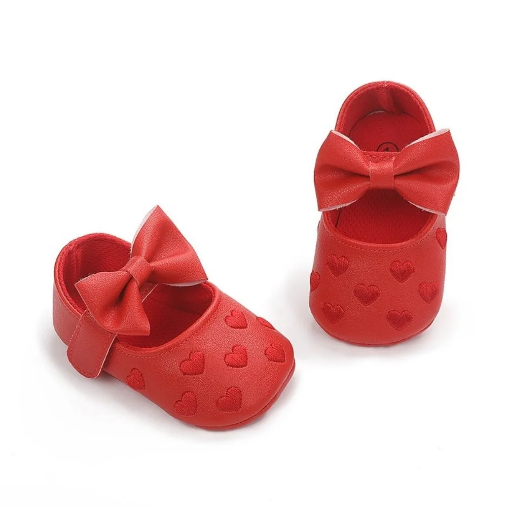Scarpe da bambino in pelle antiscivolo Love Bow Aspetto carino Primi camminatori per neonati Scarpe da bambino leggere e traspiranti Abbigliamento quotidiano